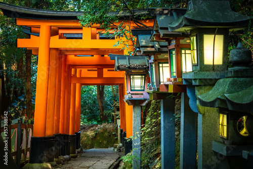 Czerwone bramy Fushimi Inari